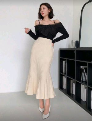 Elegant Pleated Knit Midi Skirt – Stretch High Waist Winter Style